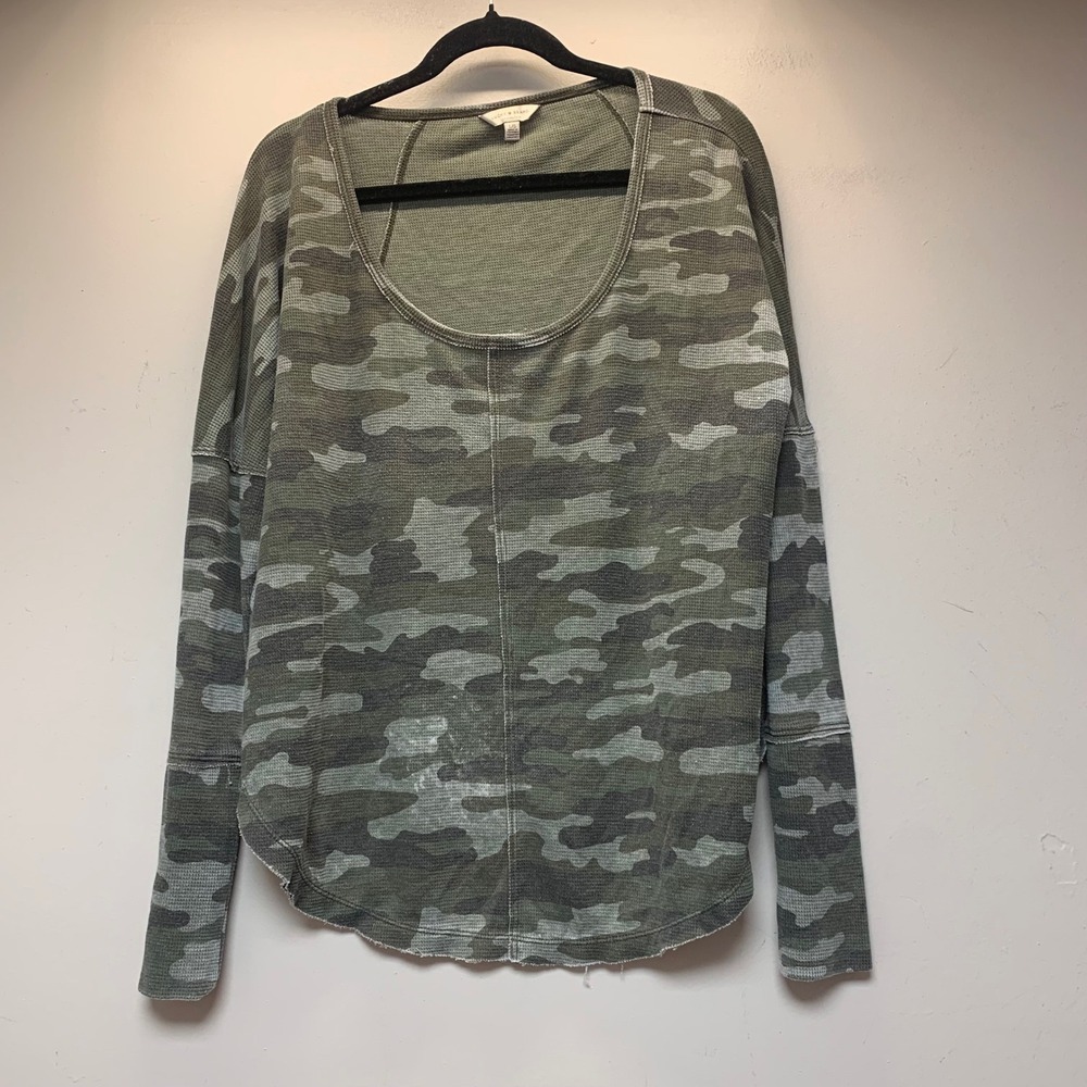 Lucky Brand Thermal Top Womens L Green Camo Excellent Waffle Knit Raw Hem Scoop